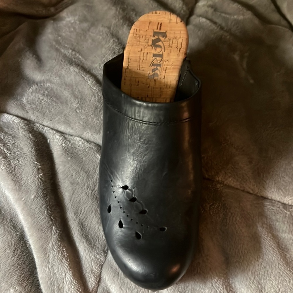 Korks Brand Black clogs size 9